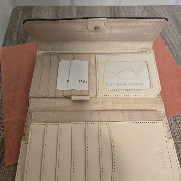 Wallet - Picture 8 of 12